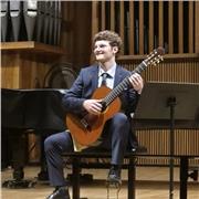 Maestro di musica, laureato in discipline musicali di II livello - “Chitarra Classica”